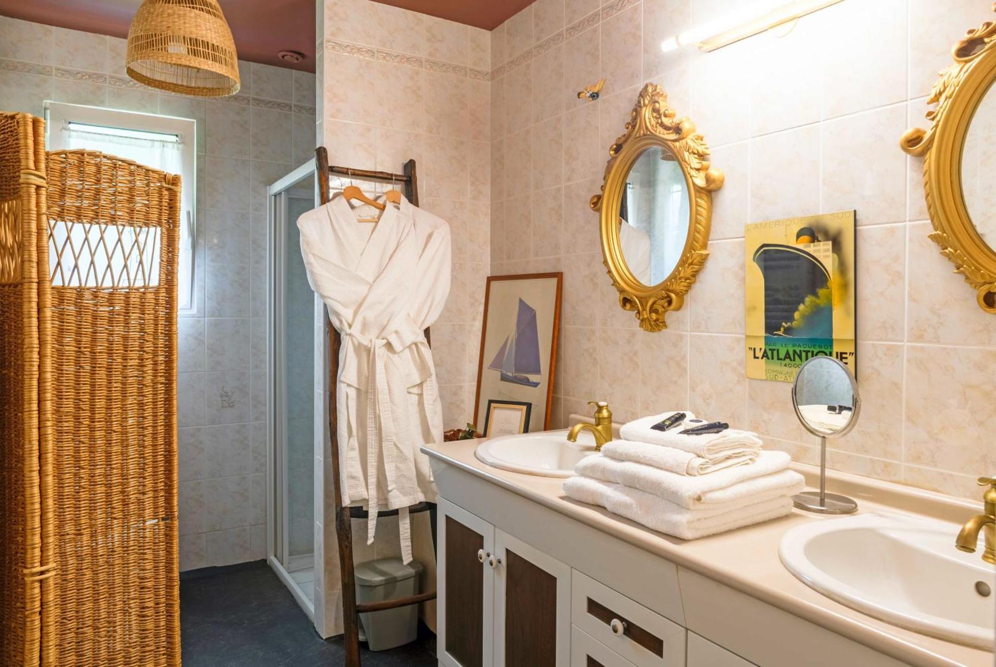 Les Pierres Bleues Bed & Breakfast Saint-Coulitz Ngoại thất bức ảnh